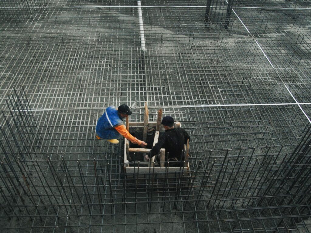 鉄骨建方・接続工事