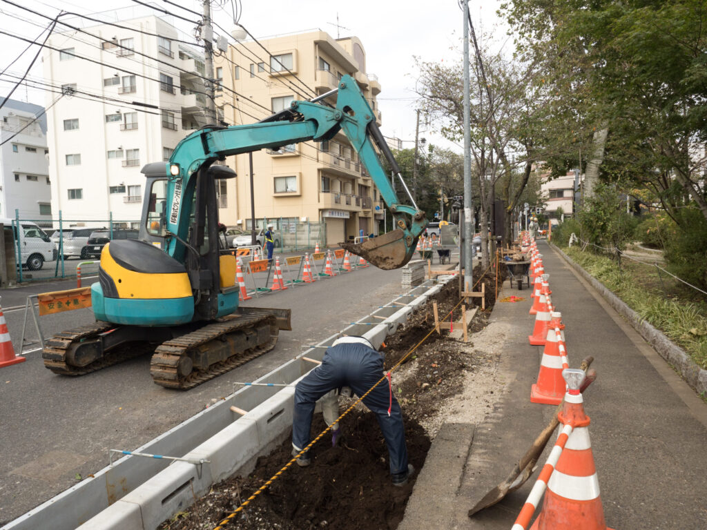 県道48号 桜峰バイパス 道路改良工事（デモ） 施工前
